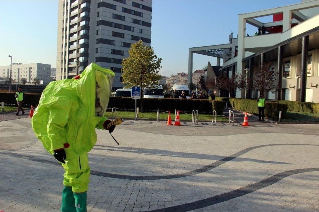 Alışveriş Merkezinde Ger&ccedil;eği Aratmayan Tatbikat