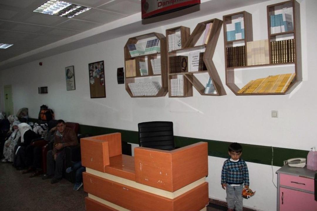 Hastane Duvarları Kitap A&ccedil;tı