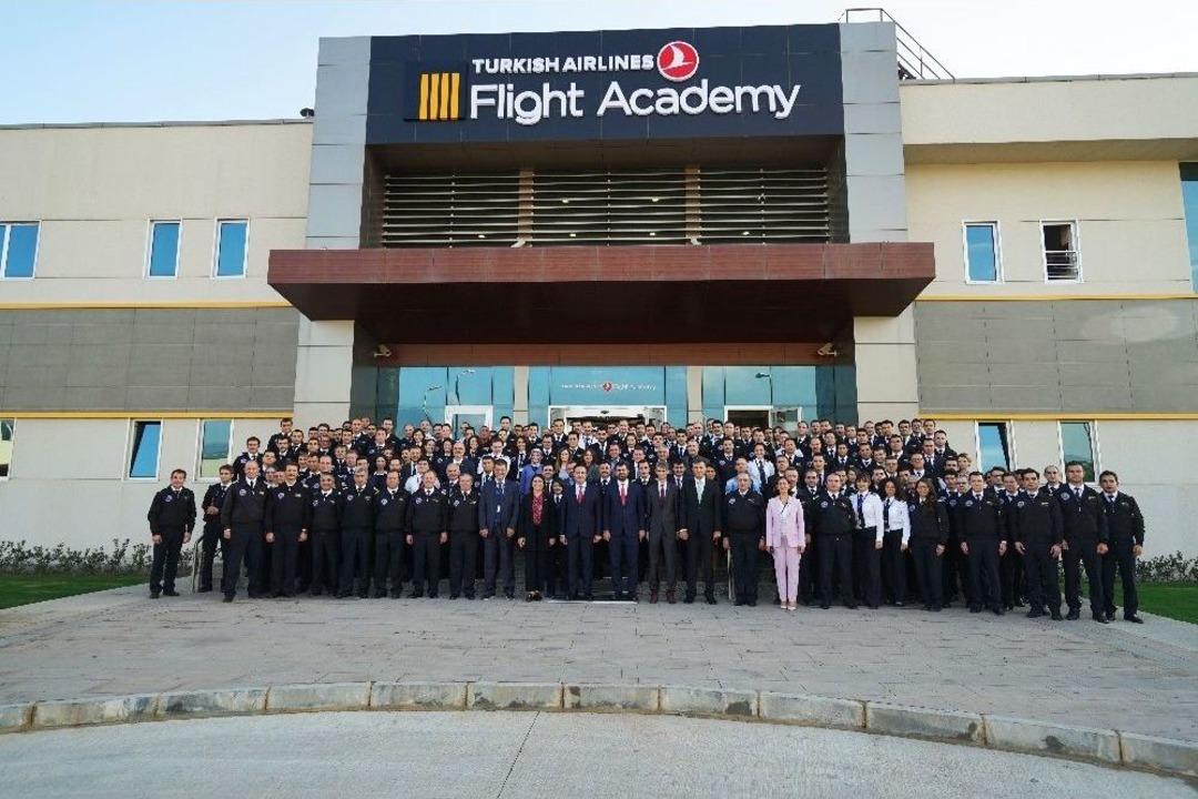 İlker Aycı, &Ccedil;ıldır U&ccedil;uş Okulunu Ziyaret Etti