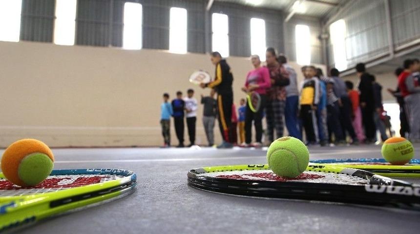 Zihinsel Engelli &Ccedil;ocuklara Tenis Eğitimi İ&ccedil;in Protokol