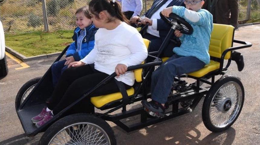 Down Sendromlu Ve İşitme Engelli &Ccedil;ocuklarla Mutluluğa Pedal &Ccedil;evirdiler