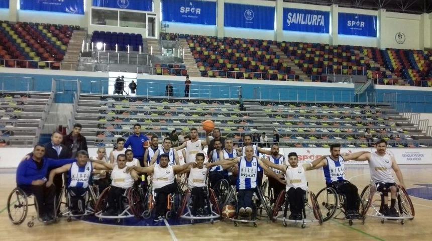 Hakkari Ekibinden Ezici Galibiyet