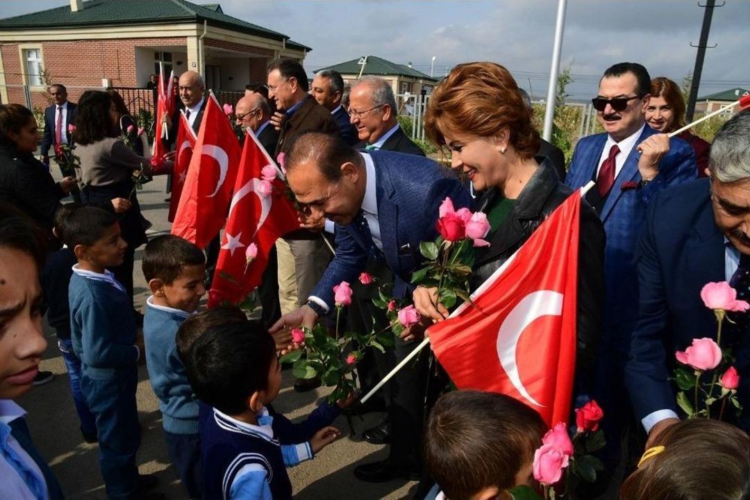 S&ouml;zl&uuml;: "sevincinizi Paylaşmaya Geldik"