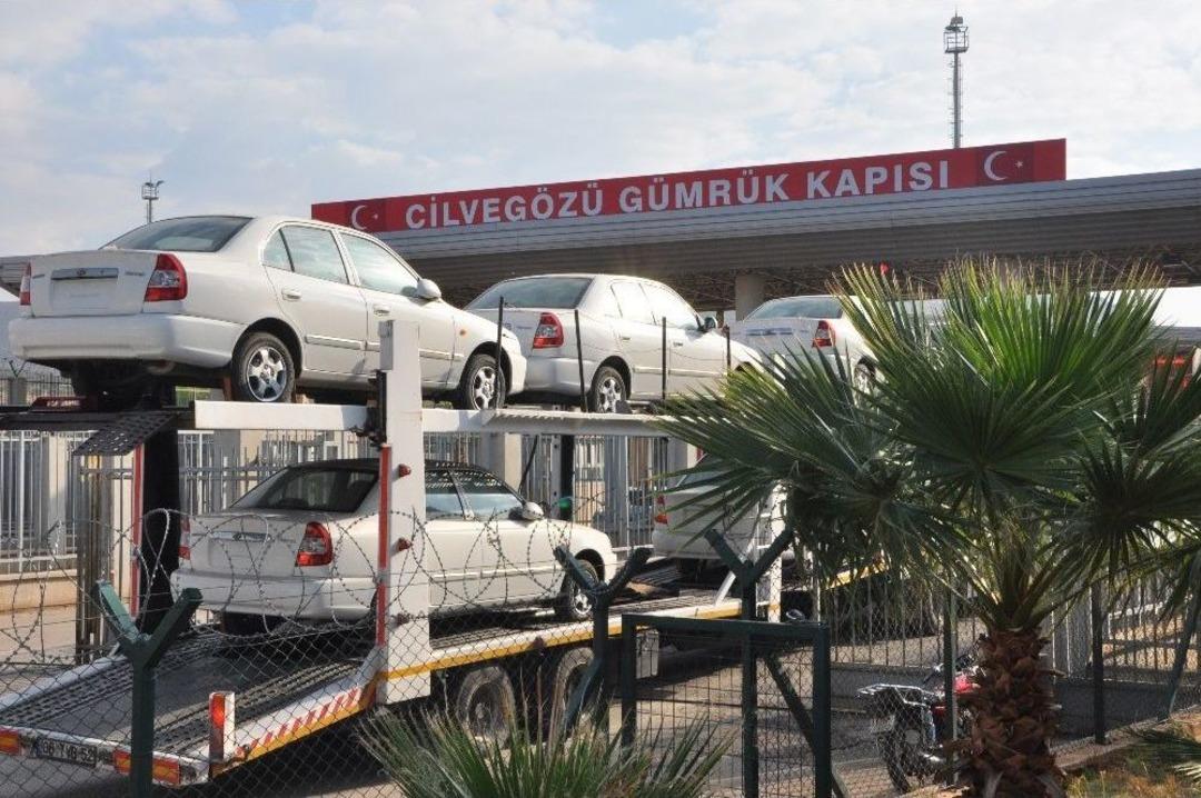 Cilveg&ouml;z&uuml; Sınır Kapısı&rsquo;ndan Ticari Ve Yardım Tırlarının &Ccedil;ıkışı S&uuml;r&uuml;yor