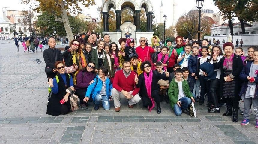 Hem Gezdiler Hem &Ouml;ğrendiler