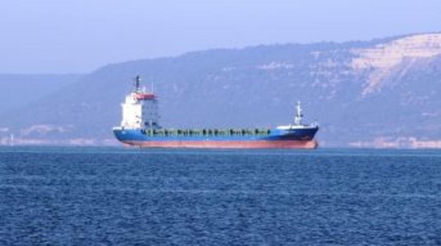 &Ccedil;anakkale Boğazı&rsquo;nda Arızalanan Gemi Arızanın Giderilmesiyle Yoluna Devam Etti