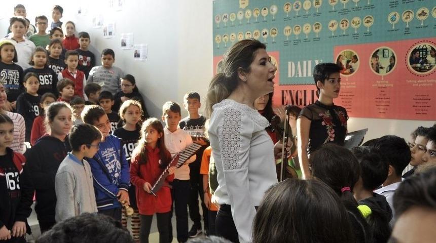 K&uuml;&ccedil;&uuml;klerden Oluşan Dev Koro