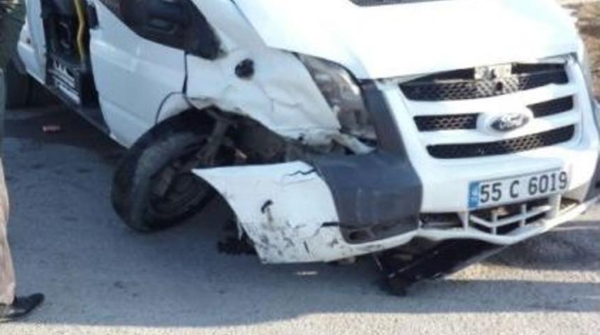 Samsun&rsquo;da &Ouml;ğrenci Servisi Kaza Yaptı: 9 Yaralı