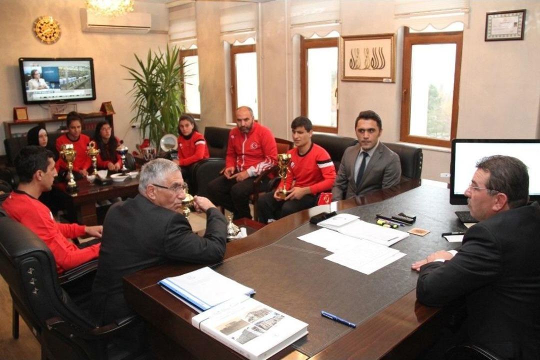 Milli Eğitim M&uuml;d&uuml;r&uuml; Yıldız, Engel Tanımayan Şampiyonları Kabul Etti