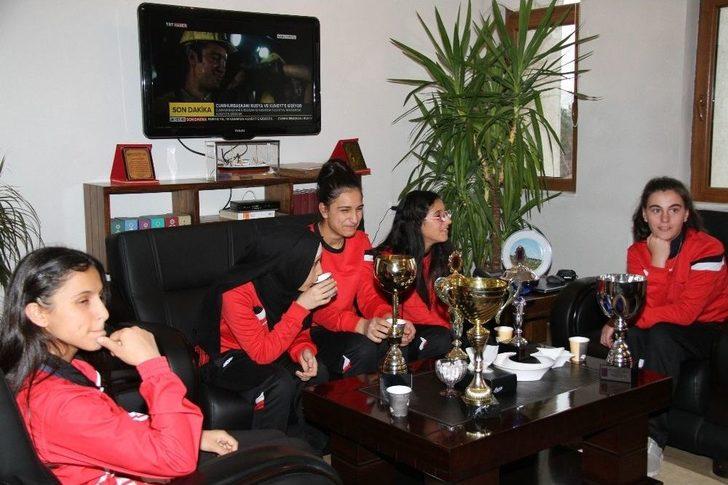 Milli Eğitim Müdürü Yıldız, Engel Tanımayan Şampiyonları Kabul Etti G4