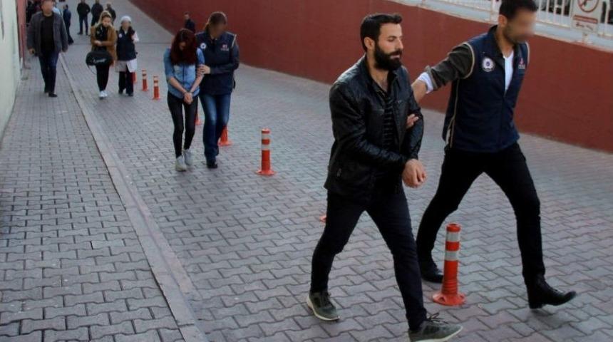 Sosyal Medyadan Ter&ouml;r &Ouml;rg&uuml;tlerinin Propagandasını Yapan 3 Kişi Yakalandı