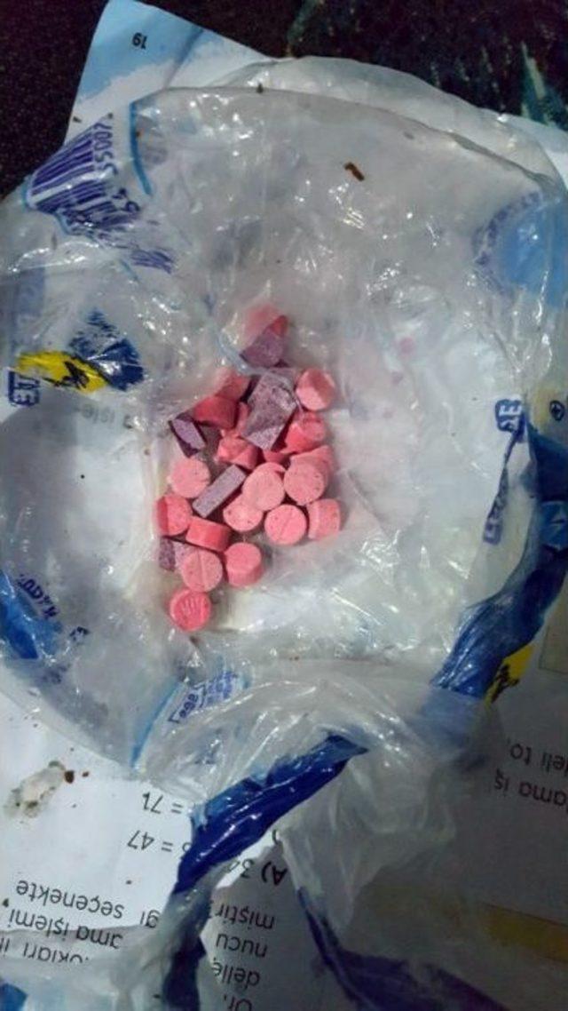 Hurda Ara&ccedil;lara Saklanan Uyuşturucuları Narkotik K&ouml;peği Buldu 2