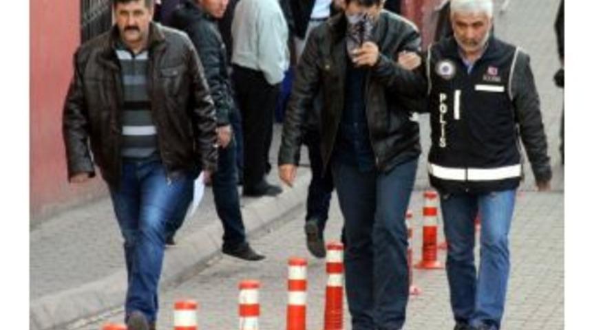 Sigara Ka&ccedil;ak&ccedil;ısı Adliyeye Sevk Edildi