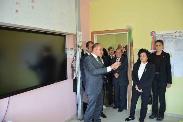 Vali Civelek, K&ouml;yceğiz&rsquo;de Okul A&ccedil;ılışına Katıldı 1