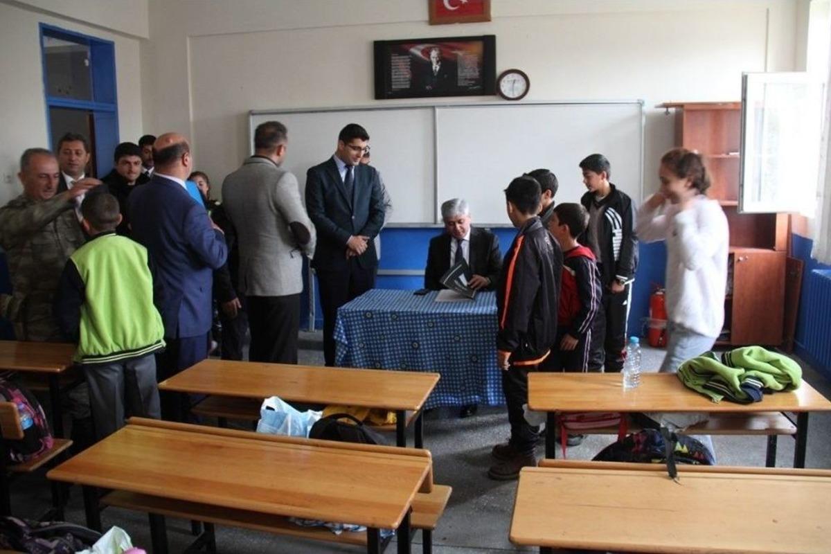 Vali Doğan, Susuz&rsquo;da Muhtarlarla Buluştu