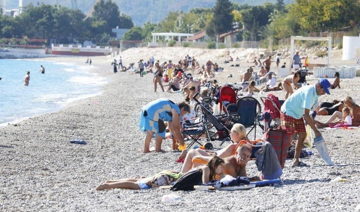 Antalya&rsquo;da Kasım Ayında Yaz Devam Ediyor