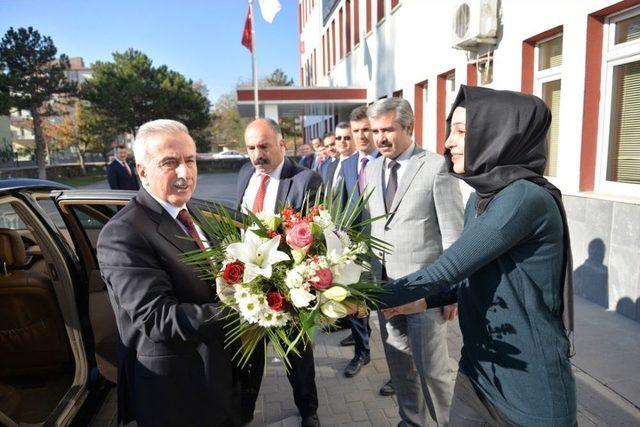 Vali Süleyman Kamçı, Gıda Tarım Ve Hayvancılık İl Müdürlüğü’nü Ziyaret Etti