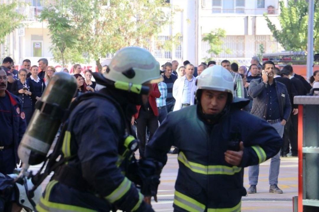 Hastanede Ger&ccedil;eğini Aratmayan Yangın Tatbikatı