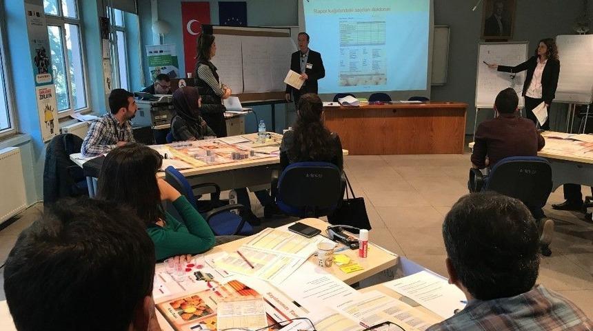 Liseliler &lsquo; Mikro &Ouml;l&ccedil;ek İş Oyunu&rsquo; İle İş Hayatına Hazırlanıyor