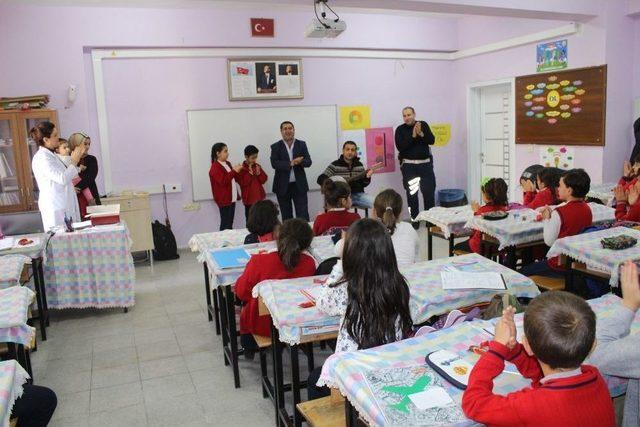 Sınıf Başkanlığını Kazanan Öğrenci Okula Sanatçı Getirdi 2