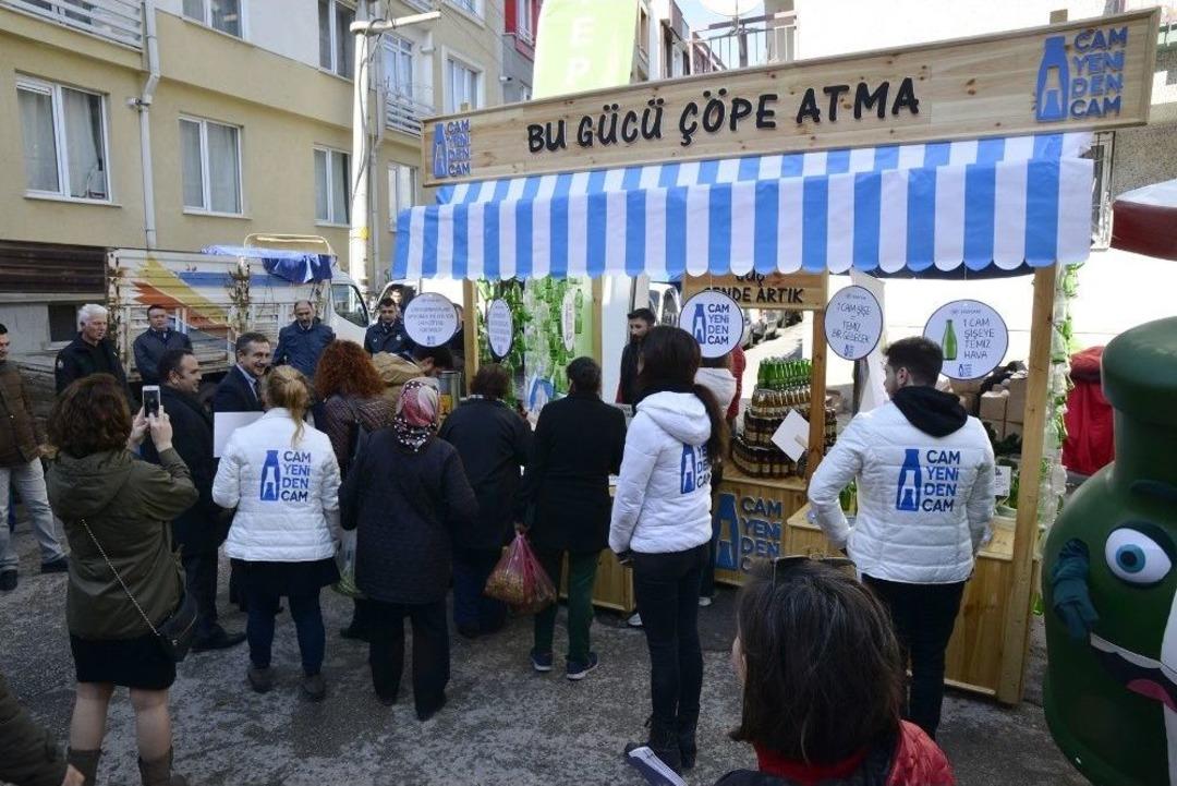 Semt Pazarında "cam Yeniden Cam&rdquo; Standı Kuruldu