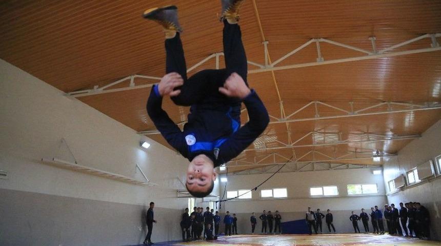 G&uuml;reş&ccedil;iler Yer &Ccedil;ekimine Meydan Okudu