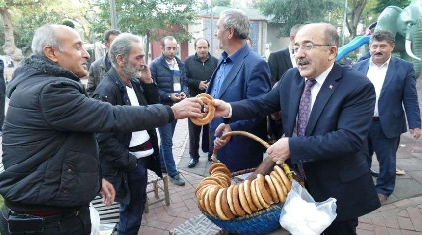 Simit Sepetini Koluna Ge&ccedil;irdi Ve...