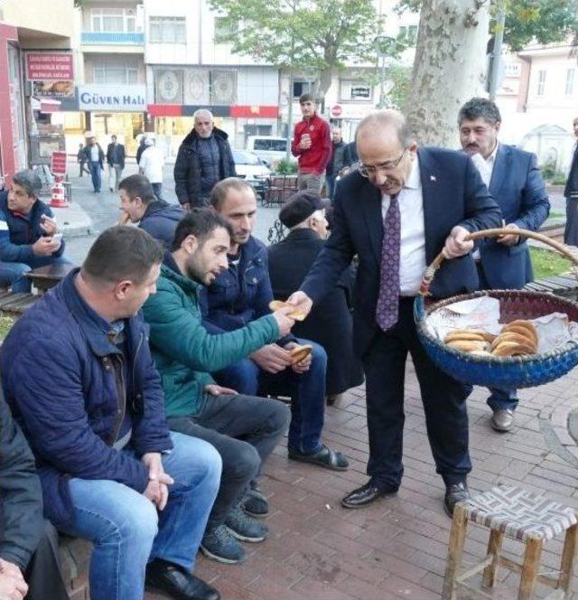 Simit Sepetini Koluna Geçirdi Ve...