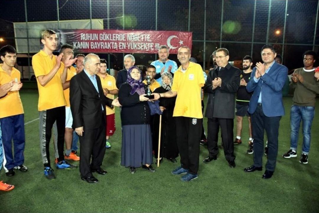 Şehit Oğuz &Ouml;zg&uuml;r &Ccedil;evik Turnuvasında Anlamlı Karşılaşma