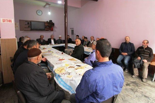 Başkan Memiş Eski Hastane Caddesi Esnafıyla Bir Araya Geldi