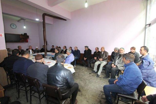 Başkan Memiş Eski Hastane Caddesi Esnafıyla Bir Araya Geldi