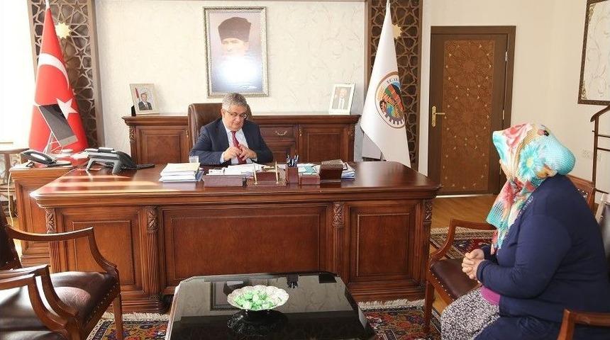 Vali Pekmez Halk G&uuml;n&uuml; Toplantısında Vatandaşların Sorunlarını Dinliyor