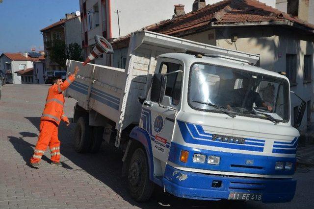Zabıta Ve Emniyet M&uuml;d&uuml;rl&uuml;ğ&uuml; Ekipleri Tarafından Duba Ve Yelken Bayrakları Kaldırıldı 1
