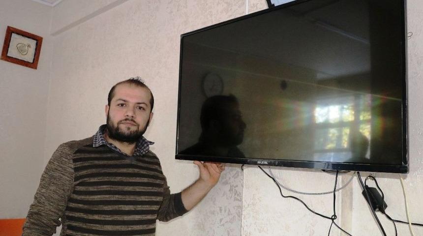 İş Yeri Sahibine Şemsiyeli Hırsız Şoku