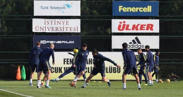 Fenerbahçe, Aykut Kocaman Yönetiminde Çalıştı