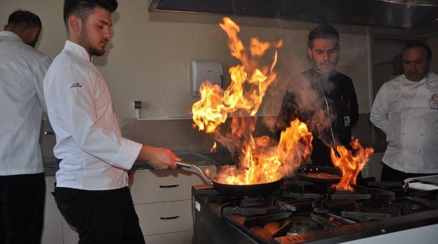 Uşak 2. Ulusal &Ccedil;anakkale Yemek Yarışmasından Birincilikle D&ouml;nd&uuml;