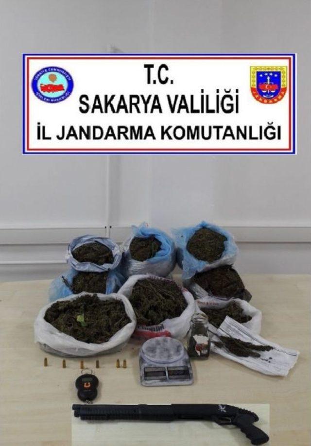 Sakarya&rsquo;da Tıbbi Malzeme Operasyonu: 4 G&ouml;zaltı 1