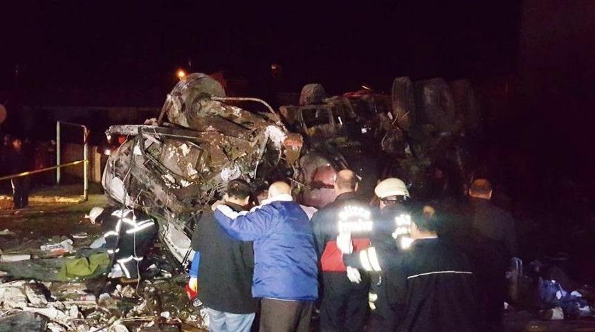 Freni Patlayan Tanker Otomobilleri Bi&ccedil;ti: 2 &Ouml;l&uuml;, 4 Yaralı
