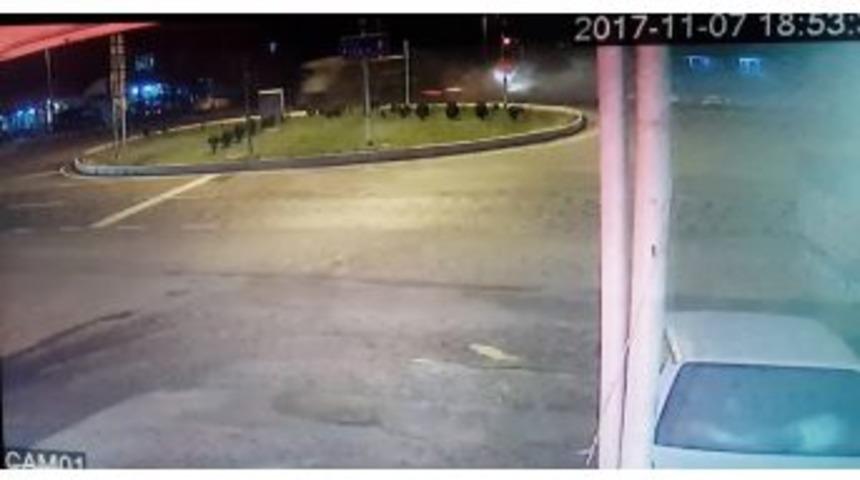 Freni Patlayan Tankerin Kaza Anı G&uuml;venlik Kameralarına Yansıdı