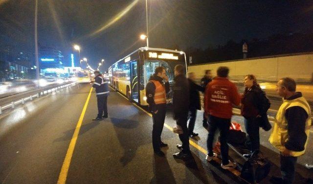 Metrobüsün Çarptığı Yaya Yaralandı