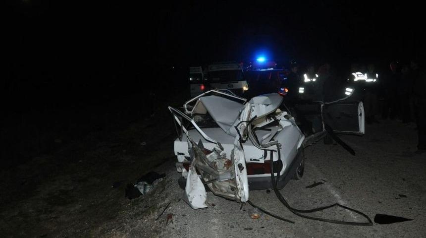 Afyonkarahisar&rsquo;da Trafik Kazası: 2 &Ouml;l&uuml;, 2 Yaralı