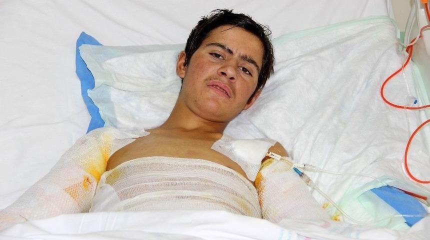 Kuşu Kurtarırken Kollarından Olan Ramazan, &Ouml;ğrencilerin G&ouml;nderdiği Videoyu İzledi