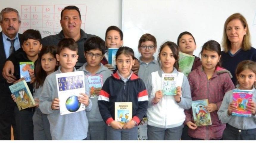 &Ouml;ğrenciler Gazeteci Ağabeyleriyle Kitap Okudu