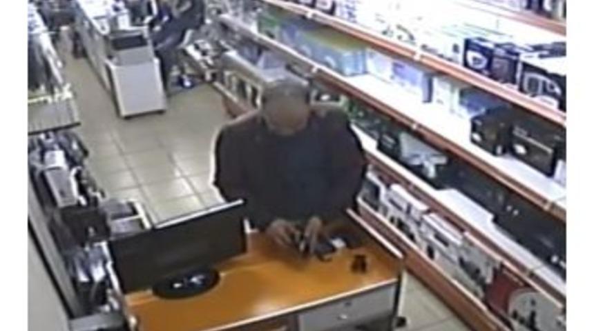 (&ouml;zel) M&uuml;şteri Gibi Geldiği D&uuml;kkanda C&uuml;zdanı B&ouml;yle Boşalttı