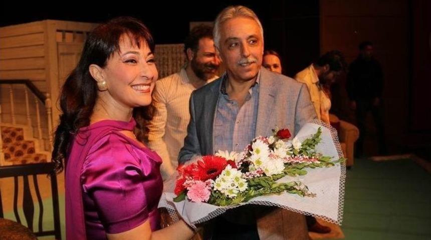 Hakkari&rsquo;de "nikah Kağıdı" Oyunu Sahnelendi