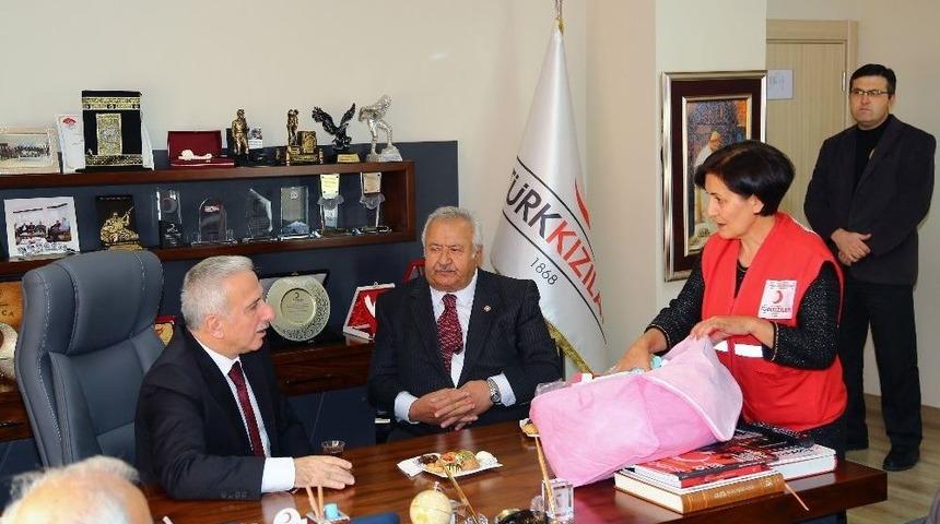 Vali Kam&ccedil;ı&rsquo;dan Kızılay&rsquo;a Ziyaret