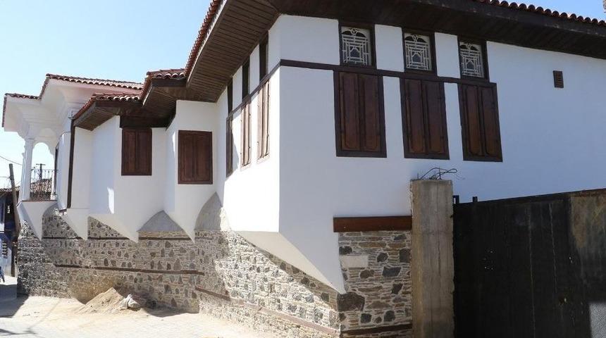 Kula&rsquo;nın Tarihi G&uuml;n Y&uuml;z&uuml;ne &Ccedil;ıkarılıyor