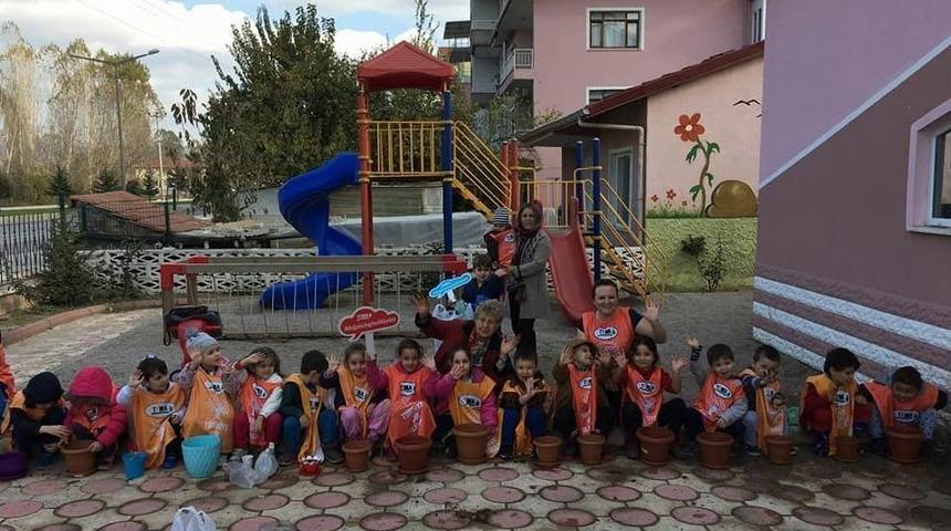 Minik Tema G&ouml;n&uuml;ll&uuml;lerinden Meşe Palamudu Ekimi