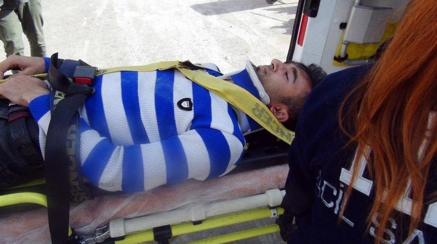 (&ouml;zel Haber) Demir Kapının Altında Kalan 2 Kişi Yaralandı