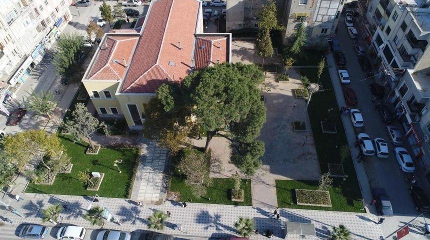 Eski Belediye Binasının Peyzaj &Ccedil;alışmaları Tamamlandı